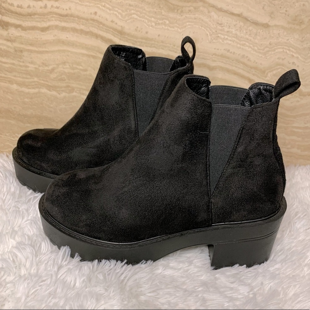 SHE & IN : Black Chunky Ankle Boots NWOT